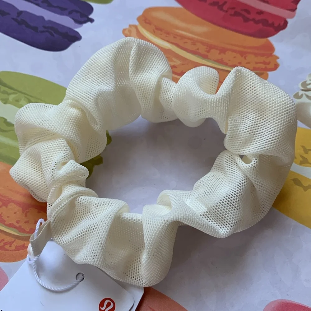 Lululemon Uplifting Scrunchie Almond Creamy Off-white Mesh NWT Hair tie